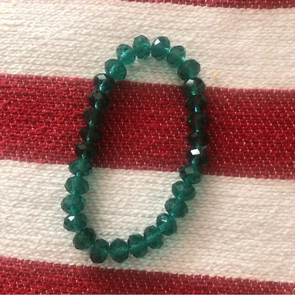 Multiple Set of 3 qty beaded bracelets - 2 clear & 1 green, stunning little set - Picture 4 of 7